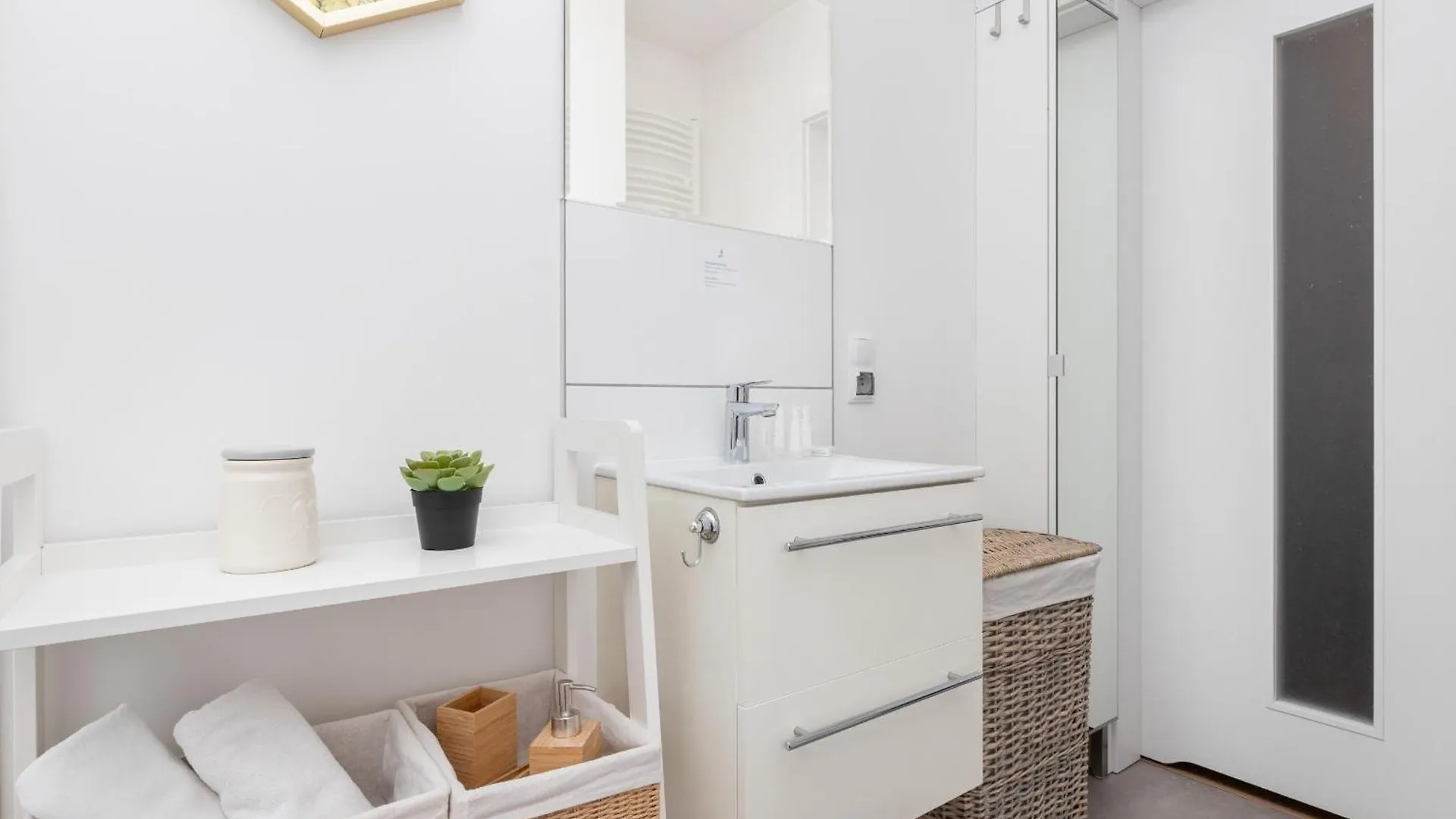 Bright Apartment With Private Garden And Accepting Pets By Noclegi Renters Gdansk