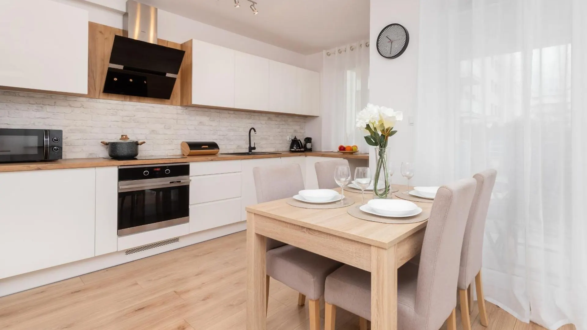 Bright Apartment With Private Garden And Accepting Pets By Noclegi Renters Gdansk